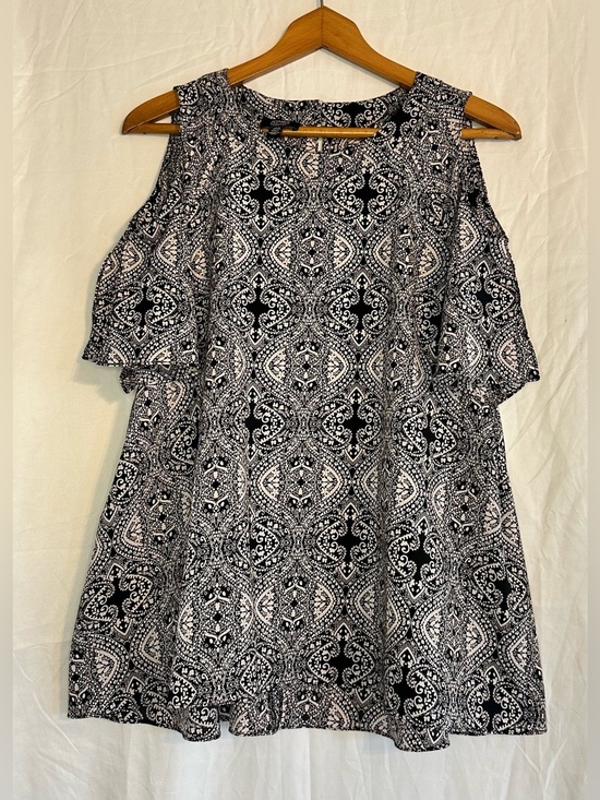 Jones New York Tops - Jones New York Signature Women’s Blouse Pattern Black/Cream Short Sleeve size M